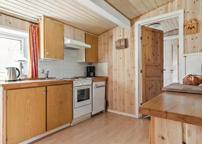 2 Bedroom Gorgeous In Holiday home